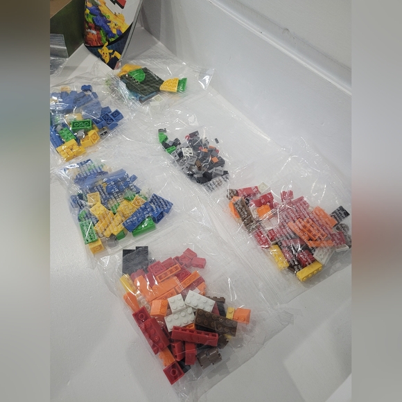 Mega Construx Pokemon Building Box 450 PCS GMD35 (Pikachu Eevee) - Picture 4 of 13